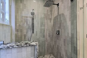 Lake LBJ Condo w/ Balcony & Shared Boat Docks