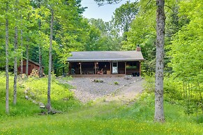 Waterfront Cottage w/ Dock on Papoose Lake!