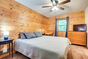 Waterfront Cottage w/ Dock on Papoose Lake!