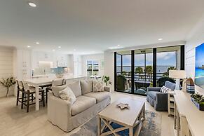 Lovely Marco Island Condo w/ Private Bay View