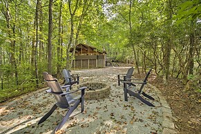 Fire Pit & Grill: Cozy Cabin in Lake Toxaway!