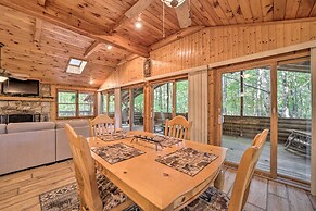 Fire Pit & Grill: Cozy Cabin in Lake Toxaway!