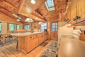 Fire Pit & Grill: Cozy Cabin in Lake Toxaway!