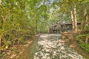 Fire Pit & Grill: Cozy Cabin in Lake Toxaway!