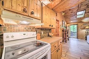 Fire Pit & Grill: Cozy Cabin in Lake Toxaway!