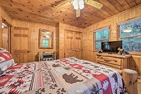 Fire Pit & Grill: Cozy Cabin in Lake Toxaway!