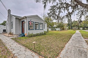 Tampa Bay Area Cottage w/ Gas Grill and Fire Pit!