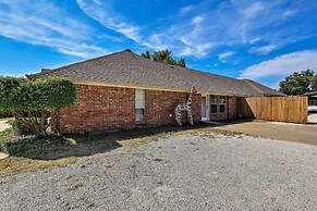 Granbury Studio - 10 Mins From Town + The Lake!