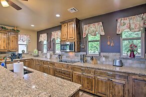 Kingston Home w/ Pickleball: Steps to Lake Texoma!