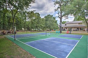 Kingston Home w/ Pickleball: Steps to Lake Texoma!