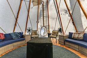 Kingston Home w/ Pickleball: Steps to Lake Texoma!