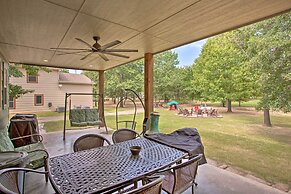 Kingston Home w/ Pickleball: Steps to Lake Texoma!