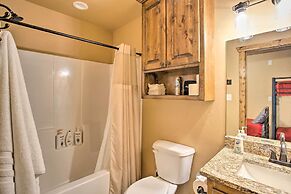 Kingston Home w/ Pickleball: Steps to Lake Texoma!