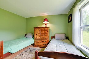 Quiet Catskills Getaway w/ Deck & Mtn Views