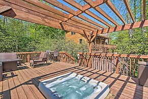 Deluxe Family Cabin w/ Fire Pit & Pool Access!