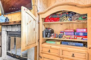 Best Location - Maggie Valley Cabin w/ Hot Tub!