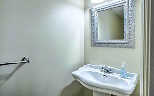 Lovely Hawthorne Home w/ Private Boat Dock!