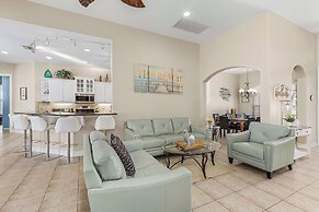 Canalfront Oasis: Cape Coral Home w/ Pool & Spa