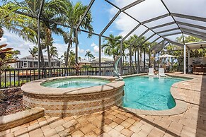 Canalfront Oasis: Cape Coral Home w/ Pool & Spa
