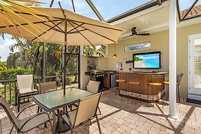 Canalfront Oasis: Cape Coral Home w/ Pool & Spa