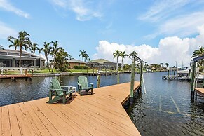 Canalfront Oasis: Cape Coral Home w/ Pool & Spa