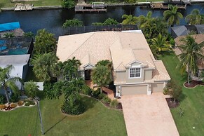 Canalfront Oasis: Cape Coral Home w/ Pool & Spa