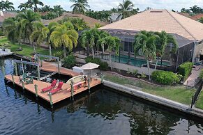 Canalfront Oasis: Cape Coral Home w/ Pool & Spa