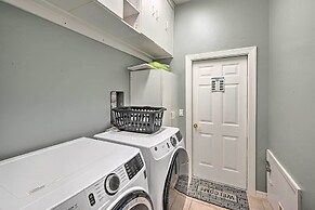 Canalfront Oasis: Cape Coral Home w/ Pool & Spa