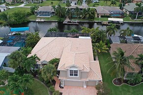 Canalfront Oasis: Cape Coral Home w/ Pool & Spa