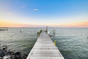 Potomac Waterfront Retreat w/ Dock & Kayaks