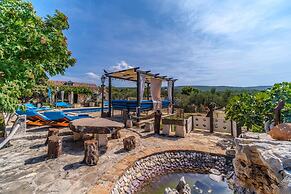 Holiday Home for up to 7 Pool Countryside by sea