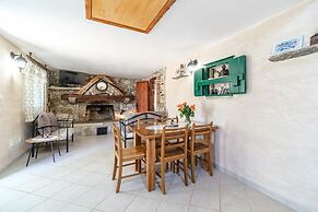 Holiday Home for up to 7 Pool Countryside by sea