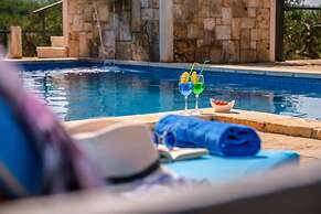 Holiday Home for up to 7 Pool Countryside by sea