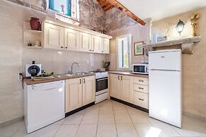 Holiday Home for up to 7 Pool Countryside by sea