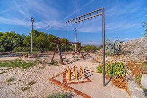 Holiday Home for up to 7 Pool Countryside by sea