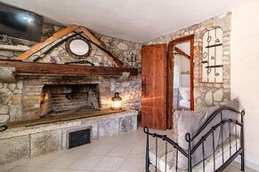 Holiday Home for up to 7 Pool Countryside by sea