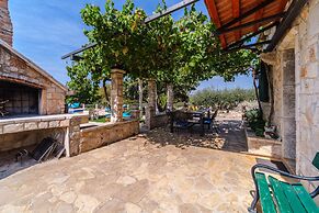 Holiday Home for up to 7 Pool Countryside by sea