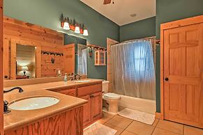 'the Cozy Bear Cabin: Upscale Deck & Mtn Views!