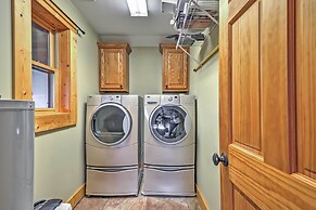 'the Cozy Bear Cabin: Upscale Deck & Mtn Views!