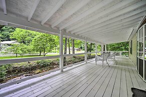 Tranquil Creekfront Bryson City Home w/ Grill!