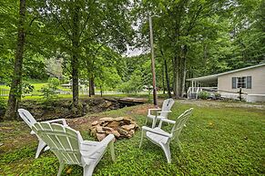 Tranquil Creekfront Bryson City Home w/ Grill!