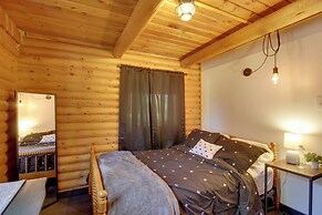 1 Mi to Beach & Lake: Breezy Point Cabin w/ Yard!