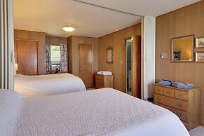 Pelican Lake Cabin: Private Beach + Scenic Sunsets