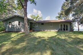 Pelican Lake Cabin: Private Beach + Scenic Sunsets