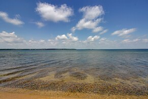 Pelican Lake Cabin: Private Beach + Scenic Sunsets