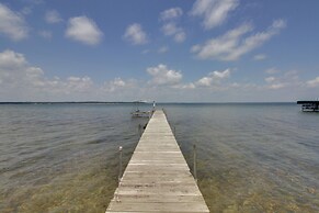 Pelican Lake Cabin: Private Beach + Scenic Sunsets
