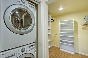 Peacock Hill Retreat on 1 Acre, 1 Mi to Harbor