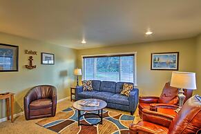 Peacock Hill Retreat on 1 Acre, 1 Mi to Harbor