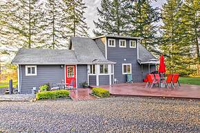 Peacock Hill Retreat on 1 Acre, 1 Mi to Harbor