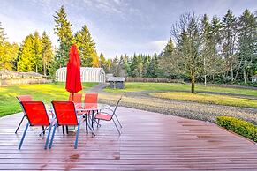 Peacock Hill Retreat on 1 Acre, 1 Mi to Harbor